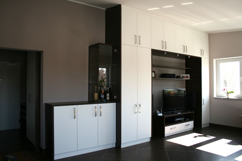 Wohnzimmerschrank