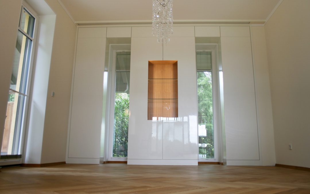 Esszimmerschrank